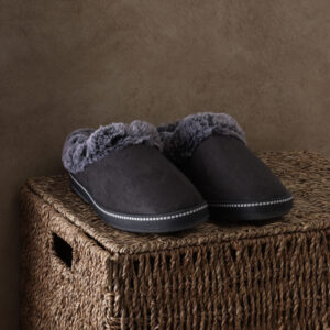 Alternative view of Pantufla Cerrada Borde Piel